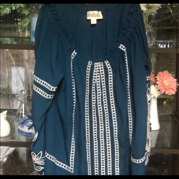 Bohemian boho Listicle shirt. Listicle embroidered boho blouse. Small - Picture 3 of 5